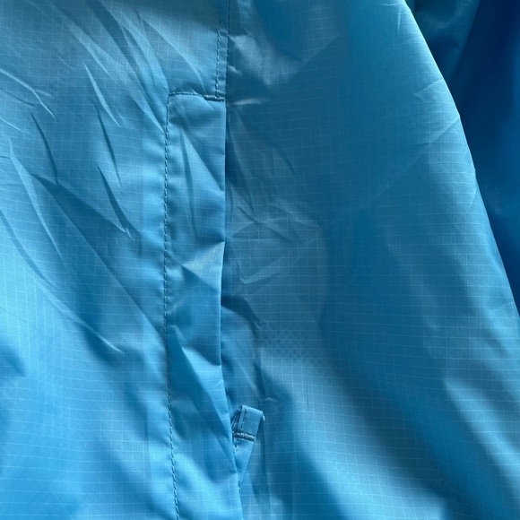 L.L Bean Waterproof Nylon Hooded Jacket (M) - Picture 4 of 11